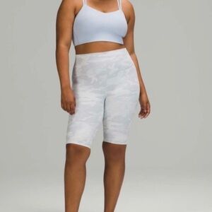 Lululemon Wunder Under Short 10" Size 14 in Jacquard Alpine White